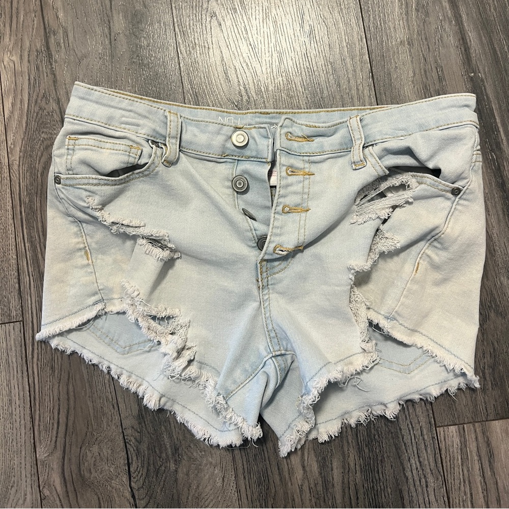 🌱🦢4 FOR $15!🦢🌱 Light Wash Distressed Denim Shorts